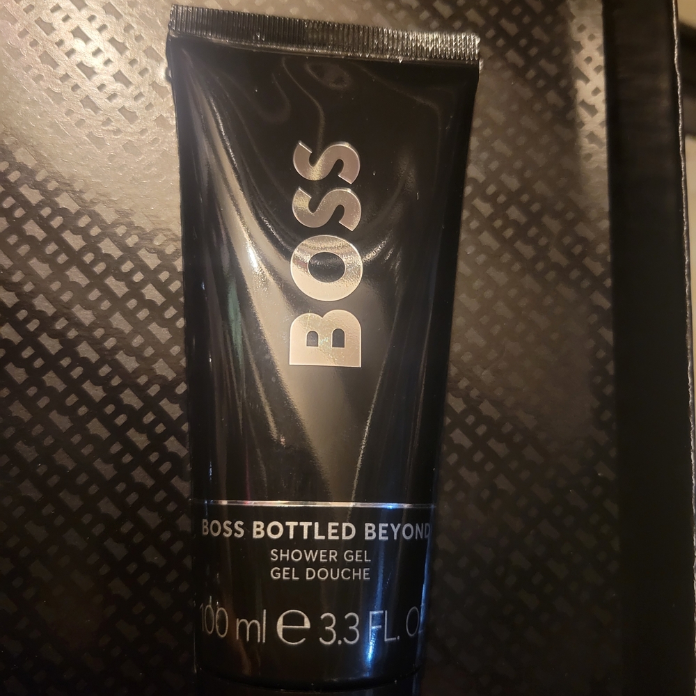 BOSS Bottled Beyond Men's Grooming Set - Black - Picture 6 of 6